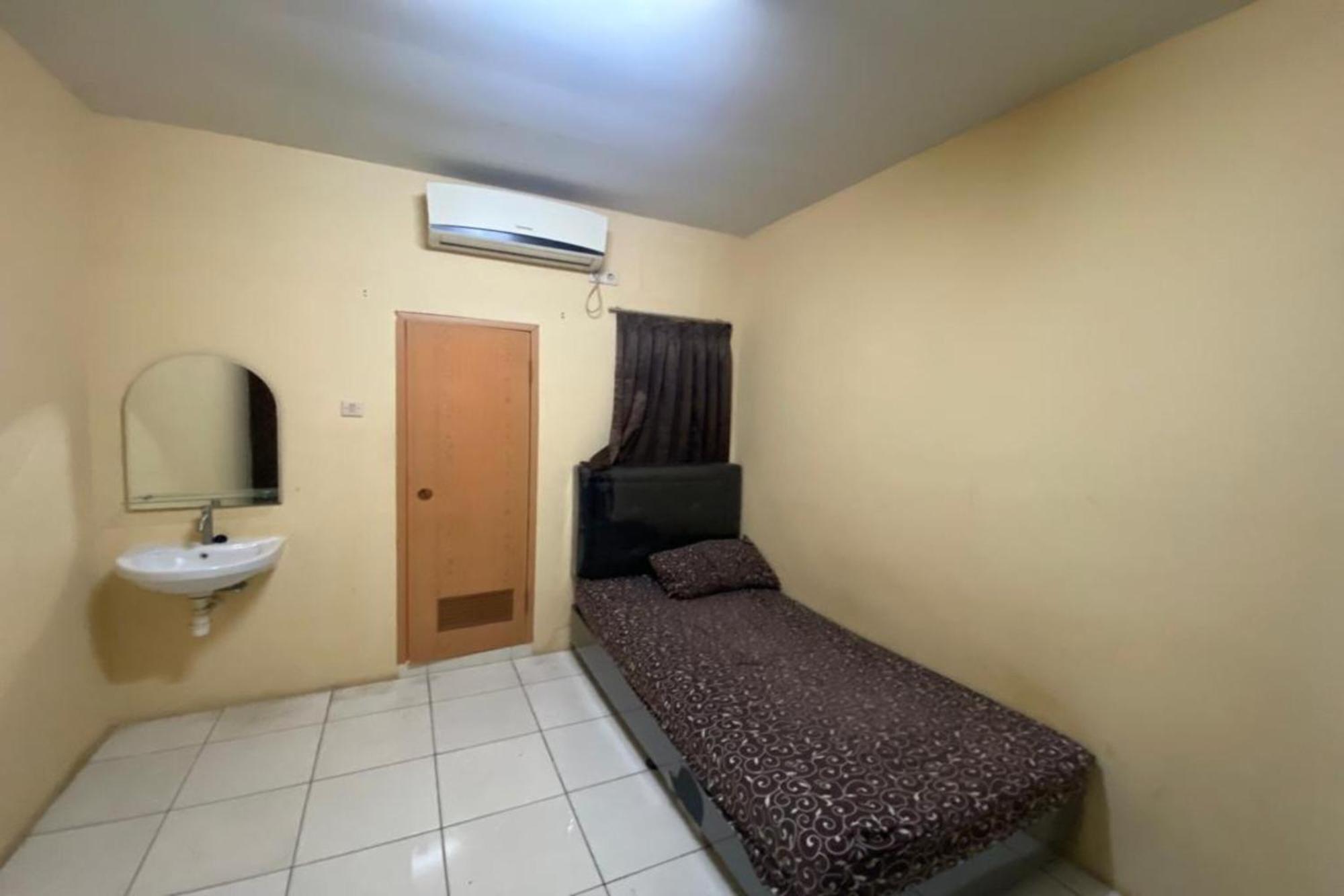 Oyo Life 93129 Kost Mangga Hotel Jakarta Bagian luar foto