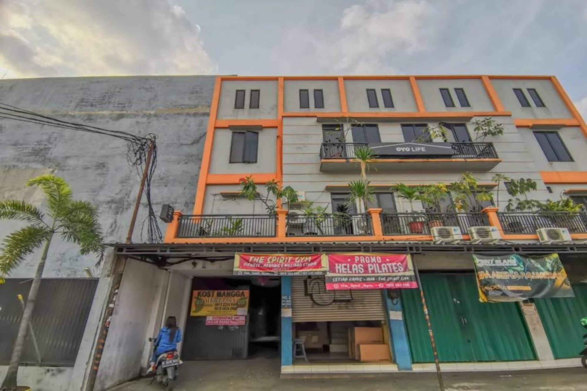 Oyo Life 93129 Kost Mangga Hotel Jakarta Bagian luar foto