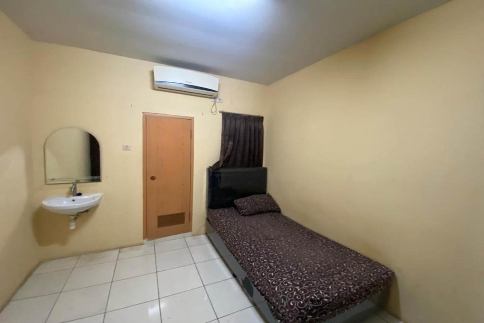Oyo Life 93129 Kost Mangga Hotel Jakarta Bagian luar foto